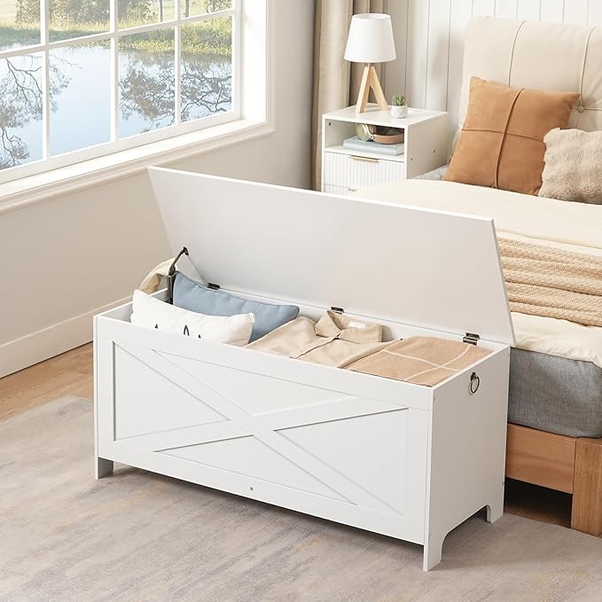 43.3" Toy Chest, Sturdy Entryway Storage Chest with Safety Hinges, Retro Toy Box, Wooden Look Accent Furniture for Living Room, Bedroom, White SCWT48501