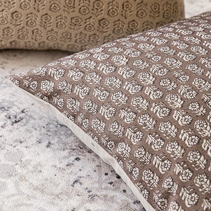 Foindtower Set of 2 Decorative Neutral Floral Print Throw Pillow Covers Vintage Accent Farmhouse Cushion Covers Boho Home Decor for Sofa Chair Couch Bedroom Living Room Outdoor,18×18 Inch,Brown