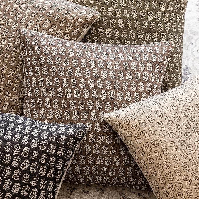 Foindtower Set of 2 Decorative Neutral Floral Print Throw Pillow Covers Vintage Accent Farmhouse Cushion Covers Boho Home Decor for Sofa Couch Chair Bedroom Living Room Outdoor,22×22 Inch,Brown